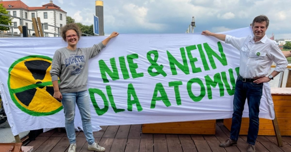 Anna Emmendorfer i Tomasz Aniśko na proteście przeciwko atomowi w Polsce. Fot. organizatorów protestu