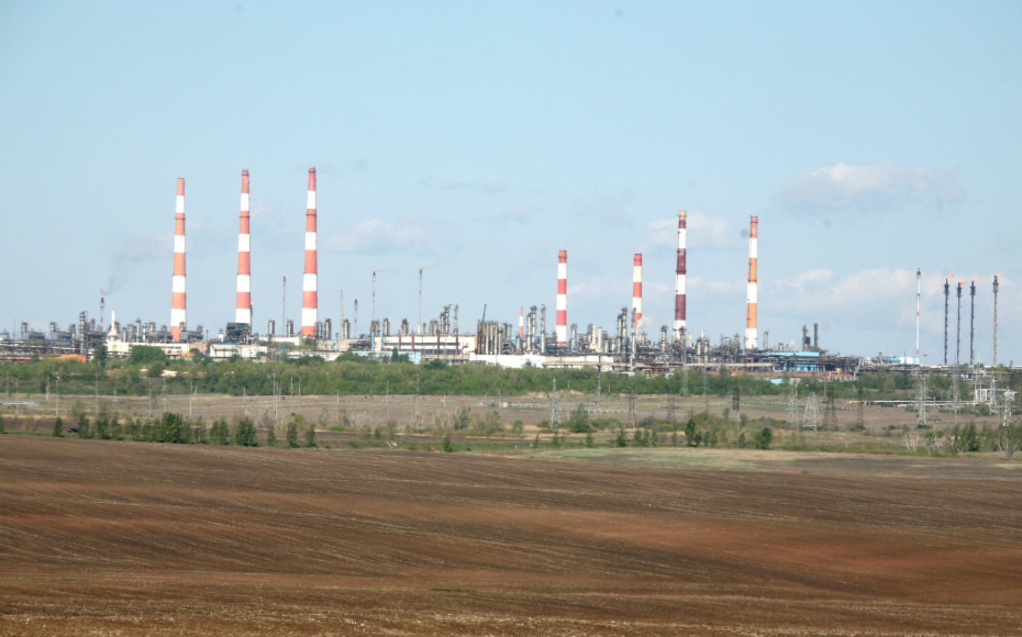 Pole kondensatu gazowego i gazu w Orenburgu wraz z instalacjami. Fot. Gazprom
