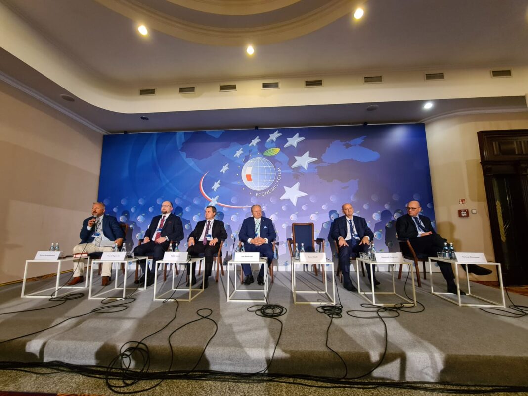 Panel o gazie w Karpaczu. Fot. Wojciech Jakóbik/BiznesAlert.pl