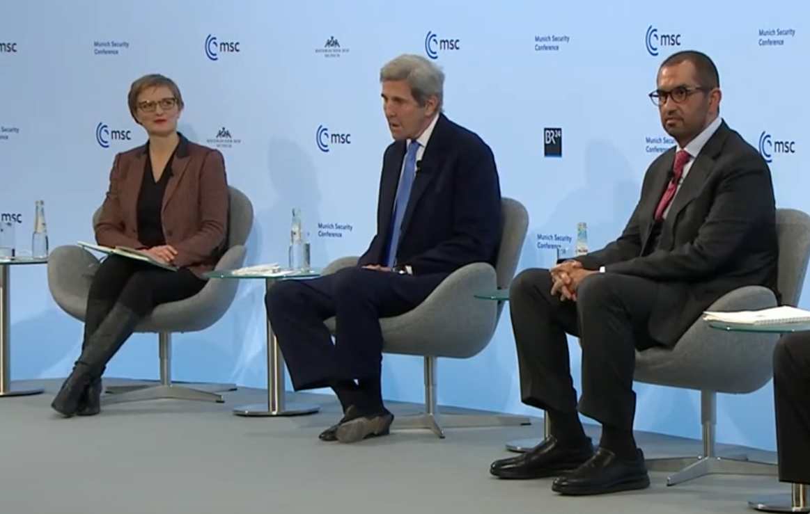 John Kerry przemawia w Monachium. Fot. YouTube.