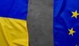 Flagi Ukrainy i Unii Europejskiej. Źródło: freepik