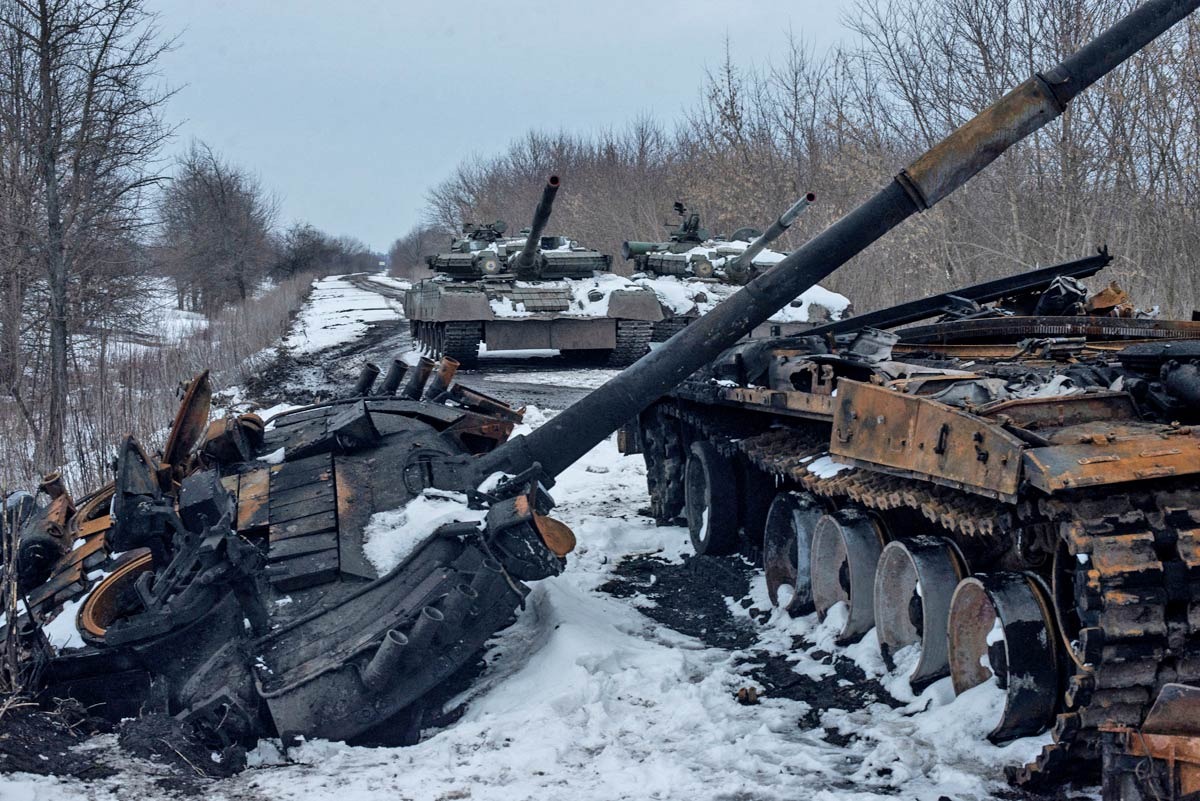 Zniszczone i porzucone czołgi T80BW pod Charkowem. Fot. Twitter.