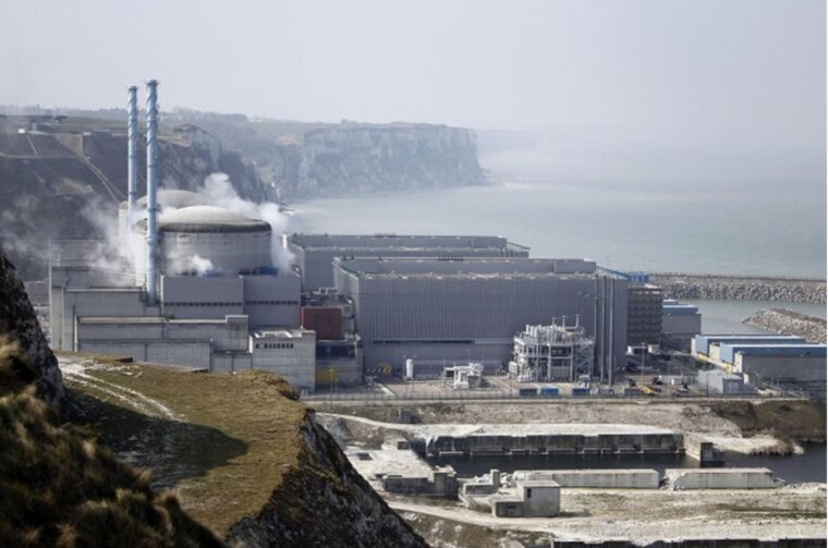 Elektrownia jadrowaPenly 2012 r -©CharlyTriballeau /AFP