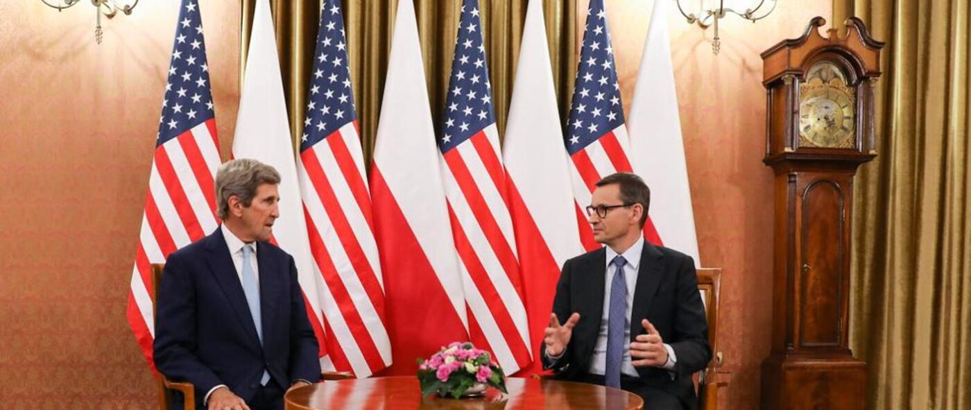 Mateusz Morawiecki i John Kerry. Fot. Kancelaria Premiera.