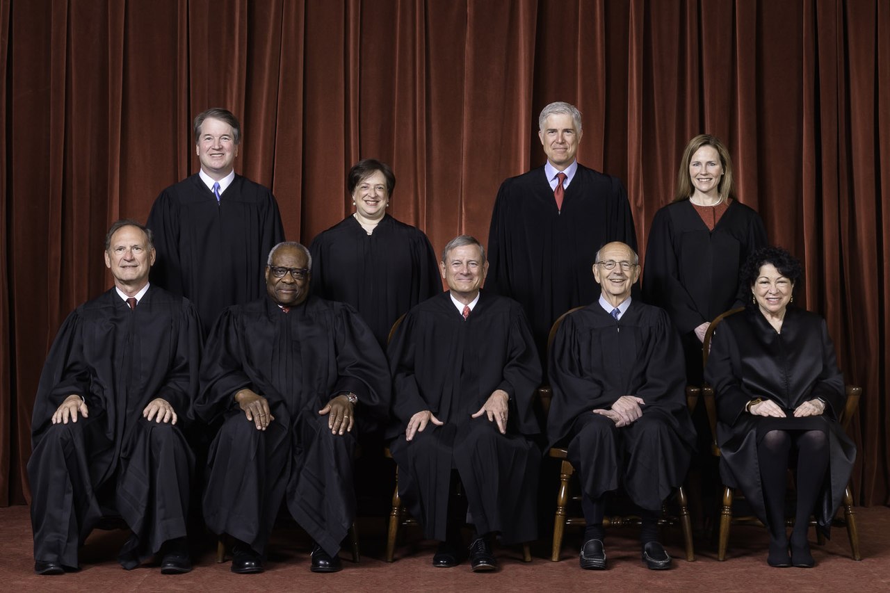 Sędziowie amerykańskiego Sądu Najwyższego. Źródło Wikipedia