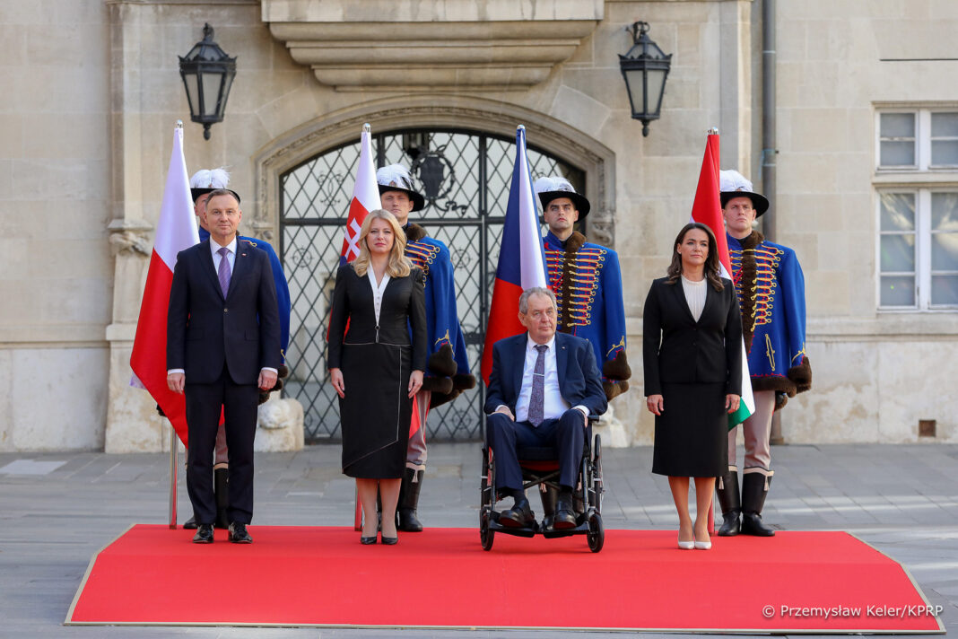 Prezydent Andrzej duda na spotkaniu grupy V4 na Słowacji - fot. Przemysław Keler