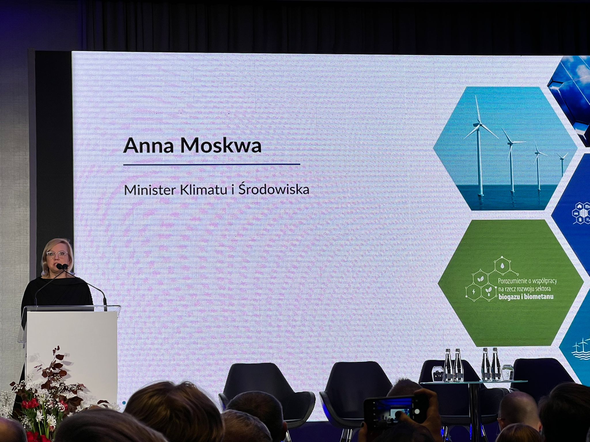 Minister klimatu i środowiska Anna Moskwa podczas konferencji. Fot. BiznesAlert.pl