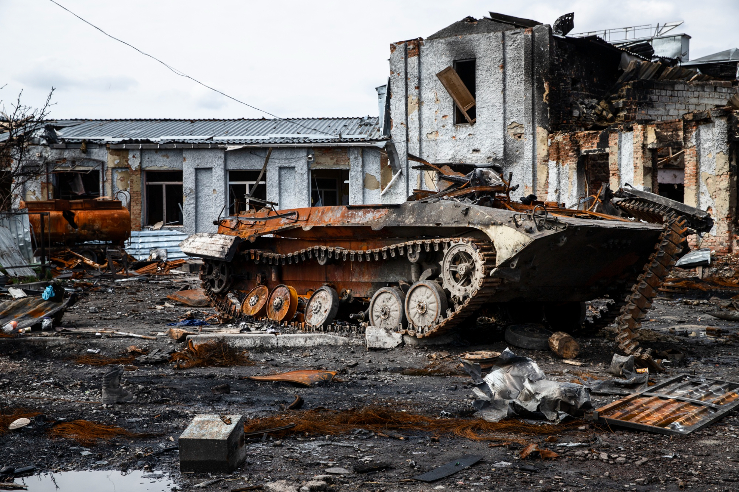 Czołg rosyjski zniszczony na Ukrainie. Fot. Freepik.