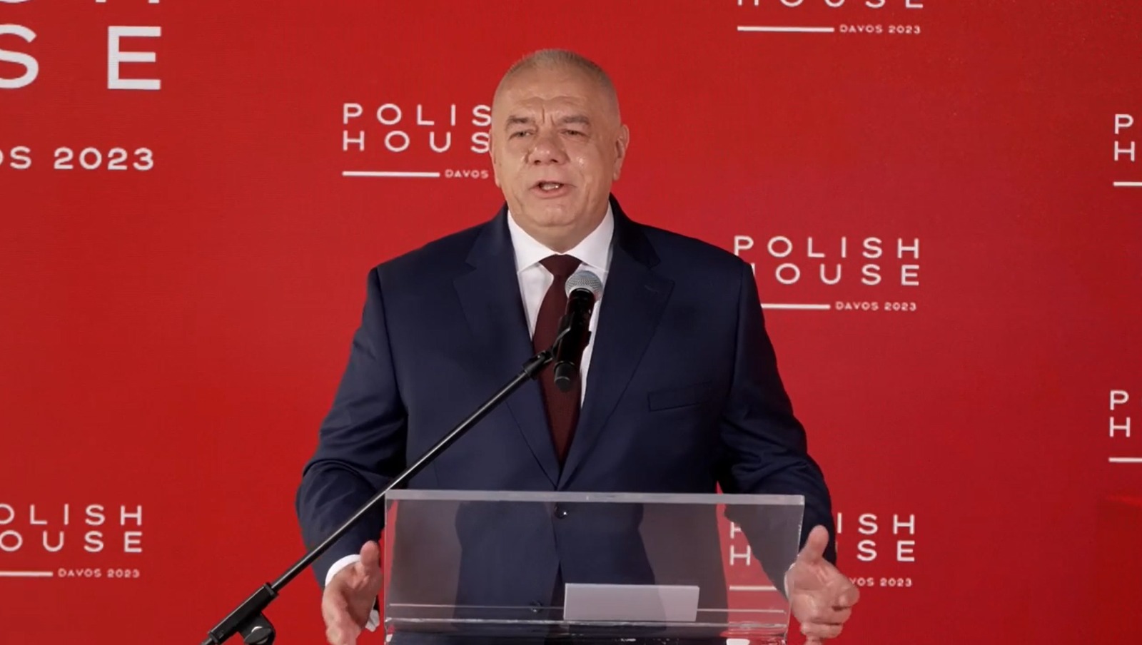 Minister aktywów państwowych Jacek Sasin zapowiedział, że budowa atomu w Polsce ma się odbywać równolegle z udziałem dwóch partnerów zagranicznych z USA i Korei Południowej.