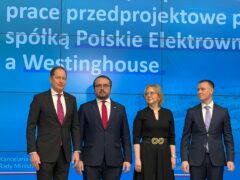 Politycy na podpisaniu umowy PEJ-WEC. Fot. Wojciech Jakóbik.