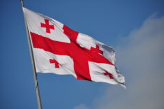 Flaga Gruzji. Fot. Wikimedia Commons.