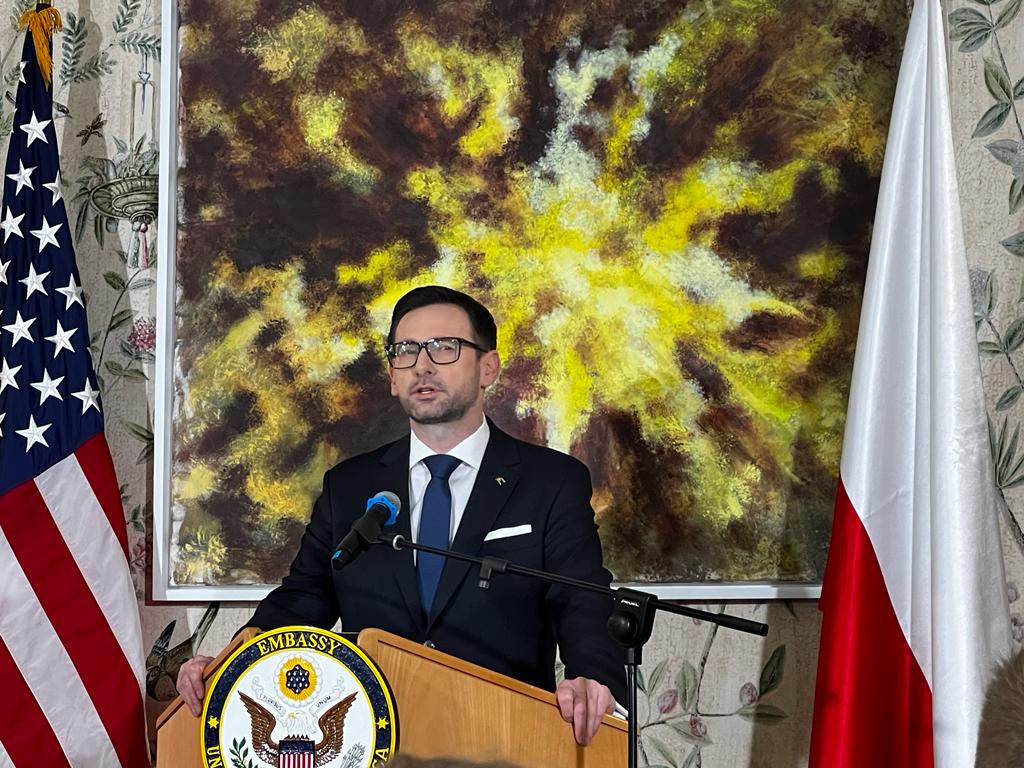 Prezes PKN Orlen Daniel Obajtek podczas konferencji w Rezydencji Ambasadora USA w Warszawie. Fot. Jędrzej Stachura