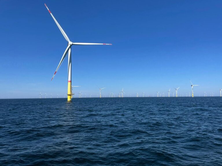 Wielka Brytania zwiększa wsparcie dla morskiej energetyki wiatrowej