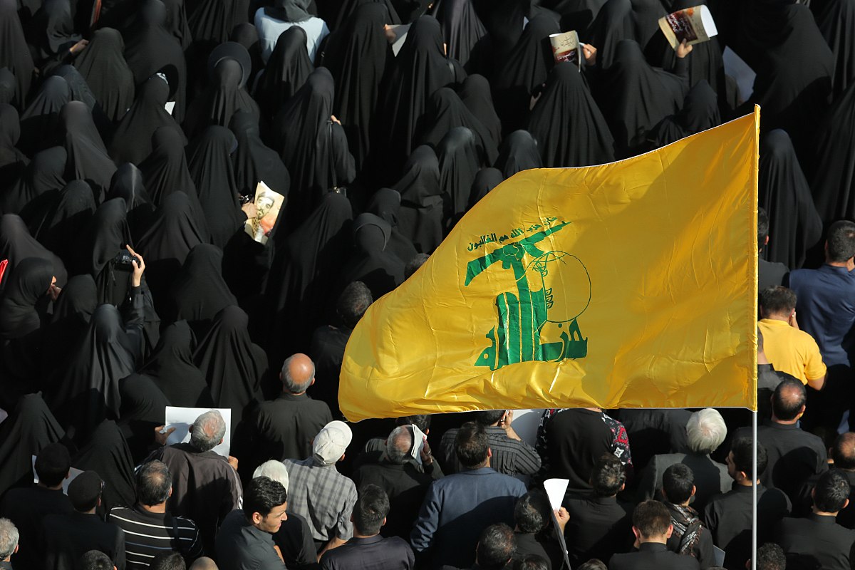 Flaga Hezbollahu. Fot. Wikimedia Commons.