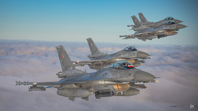 Problem z malowaniem polskich myśliwców F-16. Brak środków na powłokę antyradarową