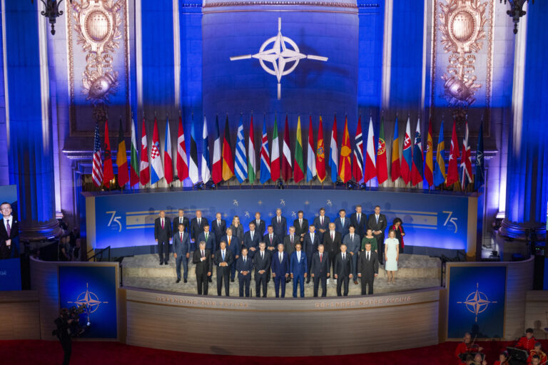 Bloomberg: Europa szykuje się na koniec NATO