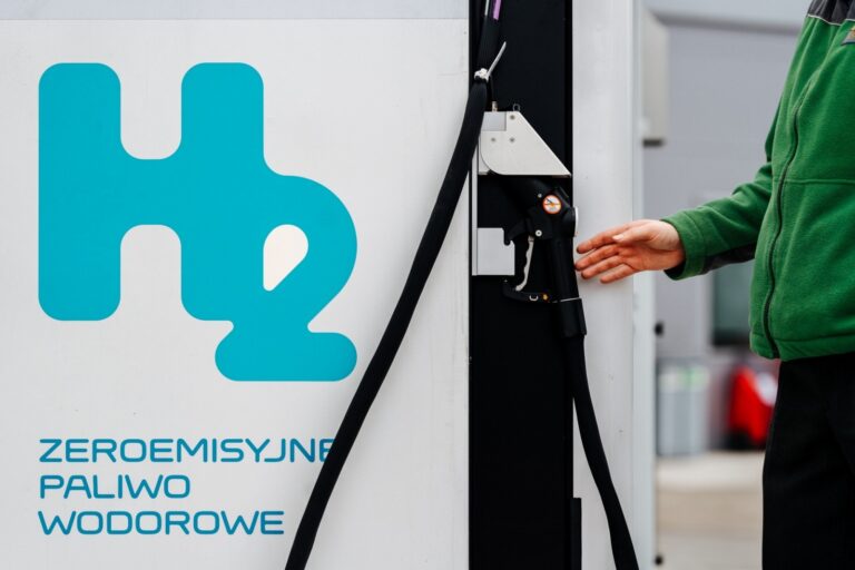 Świat odwraca się od wodoru? „Problemy z produkcją, transportem i magazynowaniem”