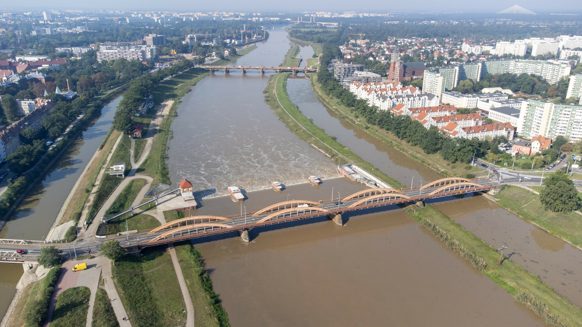 Fala kulminacyjna zbliża się do Wrocławia. Są już pierwsze podtopienia