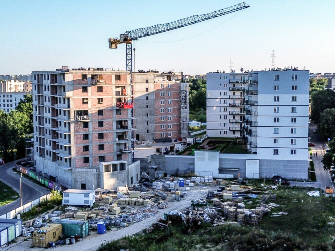 jesteśmy największym placem budowy w Europie. Za to z zupełnie nieeuropejskimi podwykonawcami