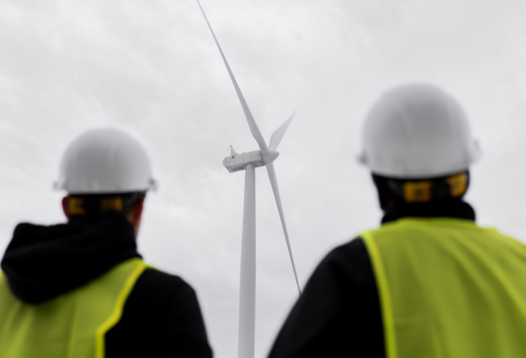Węgiel w styczniu zdusił energię z wiatraków. Polska potrzebuje gazu i atomu
