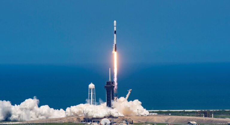 SpaceX wystrzelił dwa lądowniki księżycowe