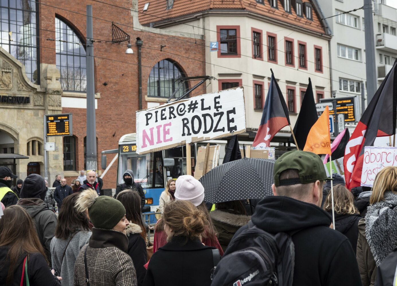 Wroclaw, 09.03.2019. Manifa zorganizowana przez "Inicjatywe 8 marca" pod haslem "Nie ma feminizmu bez solidarnosci".