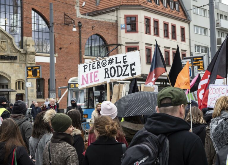 Polaków ma być o połowę mniej. I to bez pomocy Putina (felieton)