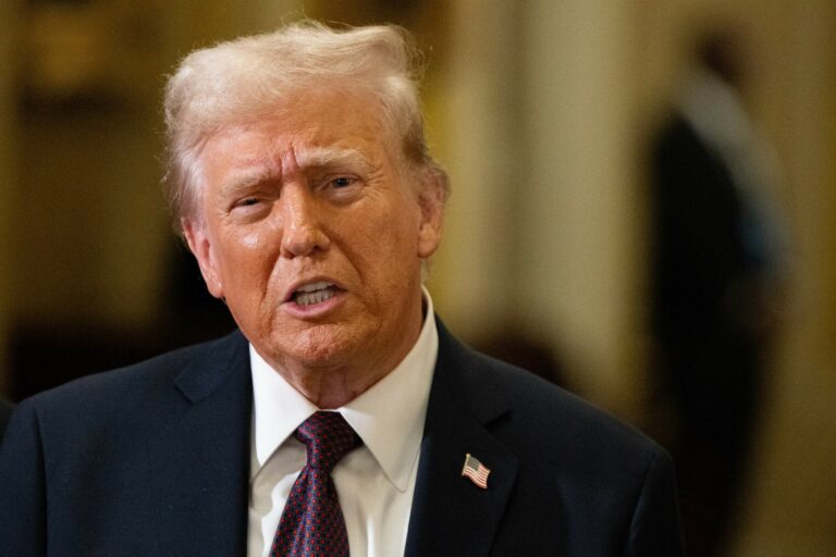 Ceny ropy spadają po wstrzymaniu ceł przez Trumpa dla Meksyku i Kanady