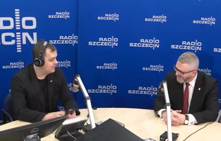 Skargi na kontrowersyjny „wywiad bez pytań” z Grzegorzem Braunem w Polskim Radiu Szczecin