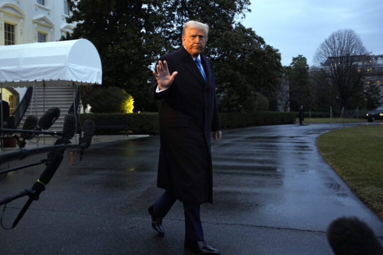 Trump zapowiada cła na stal i aluminium. W tle rozmowy z Putinem o Ukrainie i Gaza