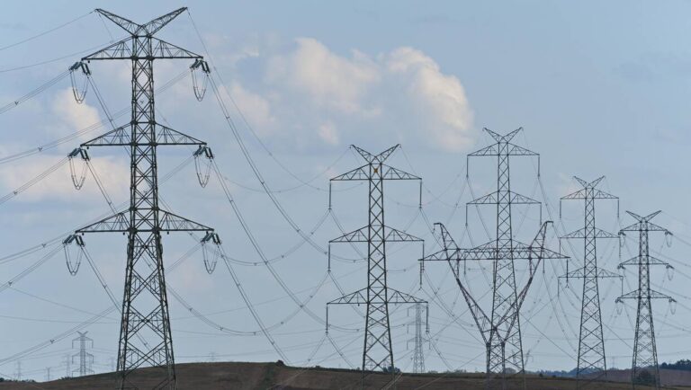 Plany zainwestowania 100 miliardów euro w sieci energetyczne we Francji