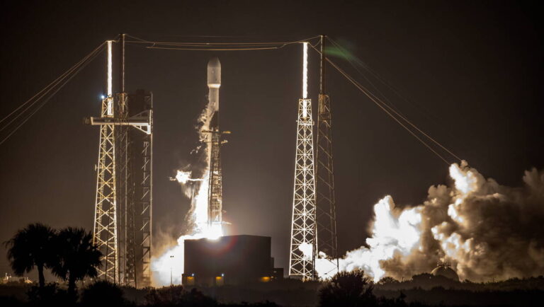 Jak fragment rakiety Falcon 9 nie spalił się w atmosferze i spadł na Polskę? Ekspert wyjaśnia