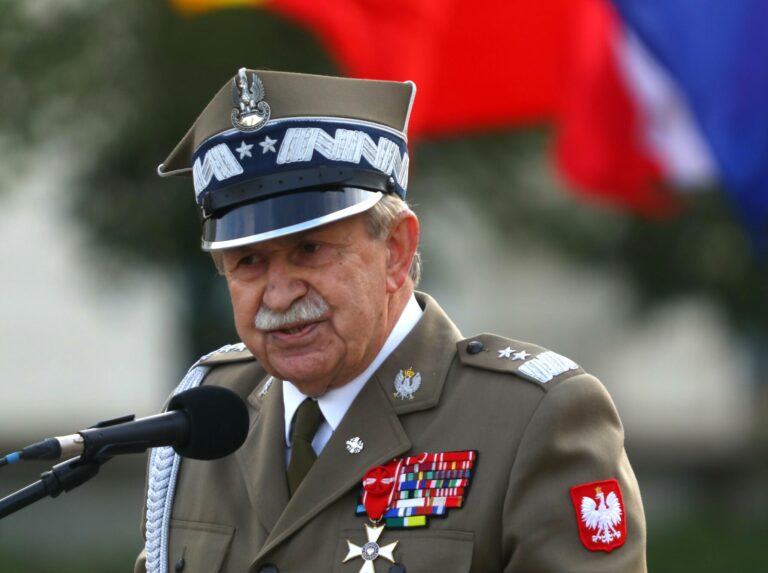 „Europa nie ma planu na zastąpienie USA w NATO”. Generał Komornicki o skutkach wyjścia Amerykanów z Sojuszu 
