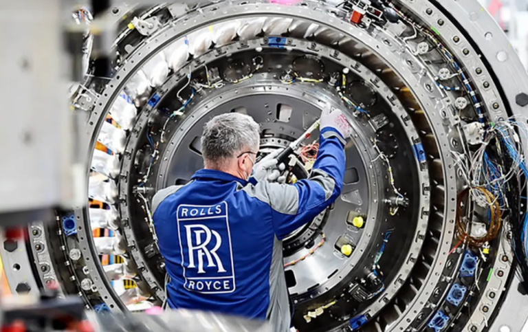 Czechy chcą małego atomu od Rolls-Royce’a. Ekolodzy z Pragi stawiają szlaban