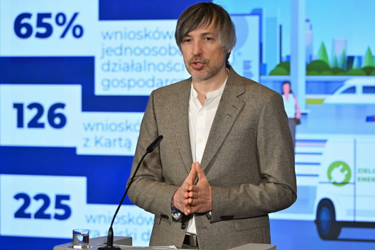 W programie NaszEauto zatwierdzono dotychczas 2,2 procent wniosków o dotacje