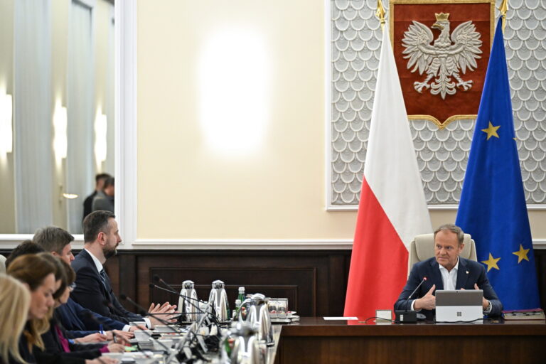 Rząd zamierza do końca miesiąca przyjąć uchwałę przekierowującą środki z KPO na obronność