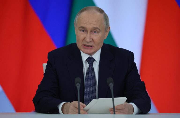 Bloomberg: Rosja zgodzi się na rozejm, tylko jeżeli Ukraina nie będzie otrzymywać broni