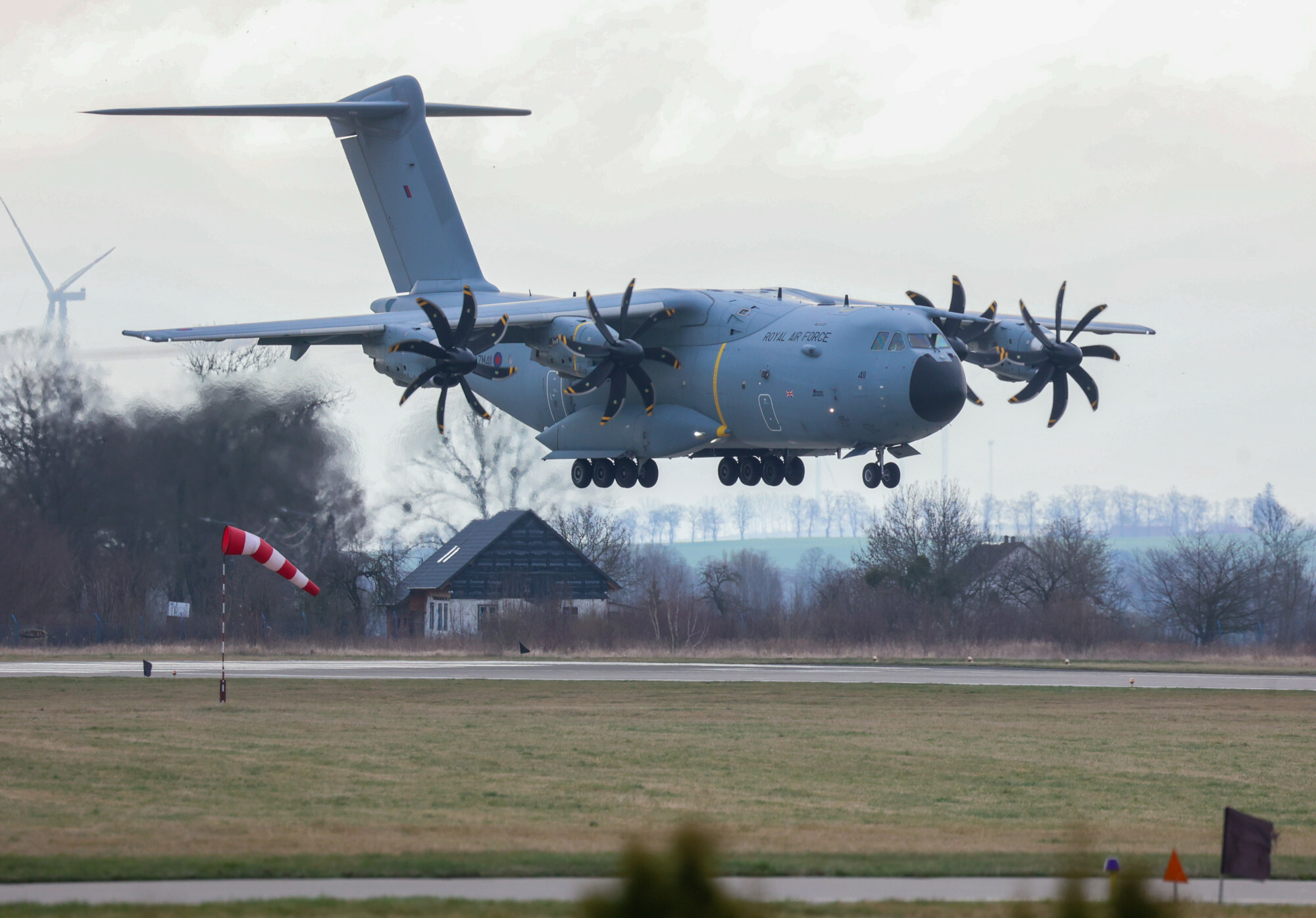 01.04.2025. 22. Baza Lotnictwa Taktycznego Lotnisko Krasnolęka. Inauguracja misji Air Policing w Malborku, samolot transportowy Airbus A400M Atlas Fot. Wojciech Olkusnik/East News