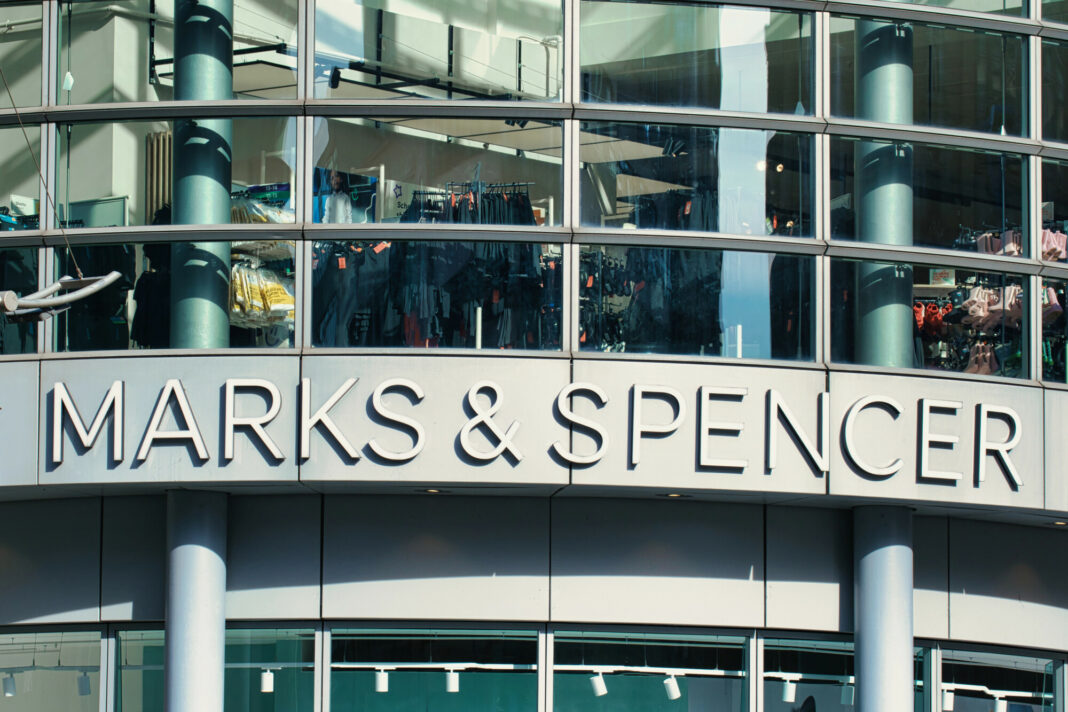 Zewnętrzne ujęcie frontu sklepu Marks & Spencer foto: eastnews