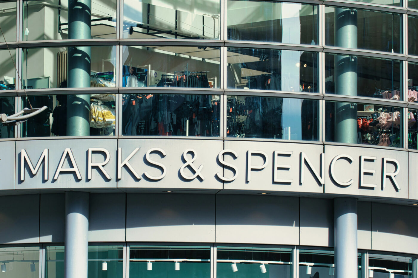 Zewnętrzne ujęcie frontu sklepu Marks & Spencer foto: eastnews