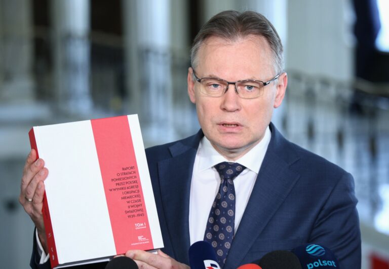 Kanclerz Niemiec uważa, że reparacje to „kwestia uregulowana”. Mularczyk: Polska wciąż ponosi konsekwencje zniszczeń