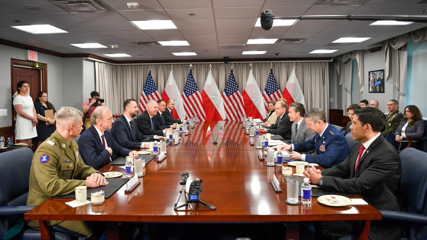 Podczas wizyty w Stanach Zjednoczonych W. Kosiniak-Kamysz, wicepremier, minister obrony narodowej spotka się z sekretarzem obrony USA Pete'm Heghseth'em. W polskiej delegacji uczestniczył także sekretarz stanu w MON Paweł Zalewski. zdjęcie: www.gov.pl