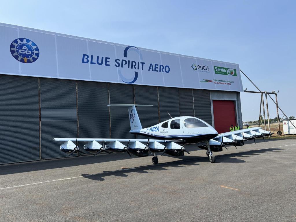 Samolot firmy Blue Spirit Aero podczas pokazów w Le Mans; źródło: hydrogentoday.info 