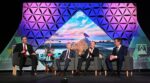 Od lewej, Gov. Mike Dunleavy, Minister Energii Chris Wright, Administrator Agencji Ochrony Środowiska Lee Zeldin i Minister Spraw Wewnętrznych Doug Burgum podczas Konferencji Alaska Sustainable Energy w Dena'ina Center w Anchorage we wtorek, 3 czerwca 2025 r; Źródło: Achorage Daily News 
