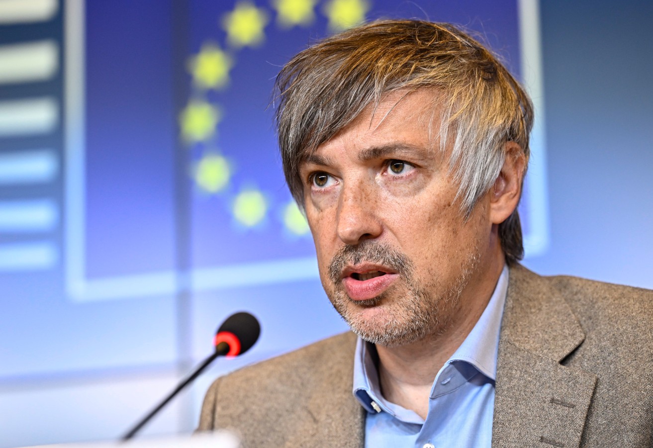 Luksemburg, 17.06.2025. Przewodnictwo Polski w Radzie UE. Wiceminister klimatu i środowiska Krzysztof Bolesta podczas konferencji prasowej, po posiedzeniu unijnej komisji ds. środowiska, 17 bm. w Luksemburgu. (mr) PAP/Wiktor Dąbkowski
