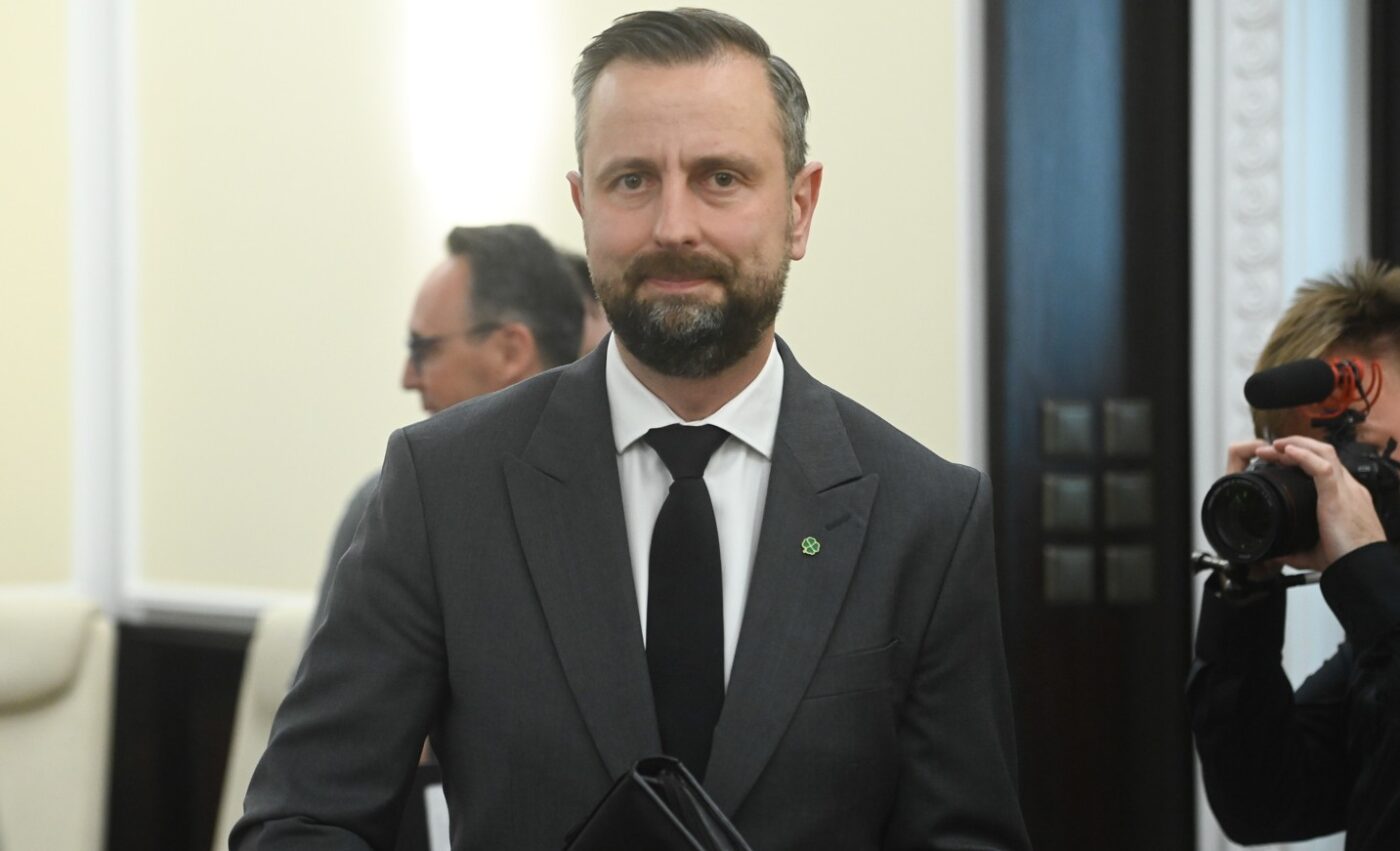 Warszawa, 17.06.2025. Wicepremier, minister obrony narodowej Władysław Kosiniak-Kamysz przed posiedzeniem rządu w KPRM w Warszawie, 17 bm. Rada Ministrów zajmie się projektem noweli ustawy zezwalającej na testowanie pojazdów autonomicznych na drogach. (aldg) PAP/Piotr Nowak