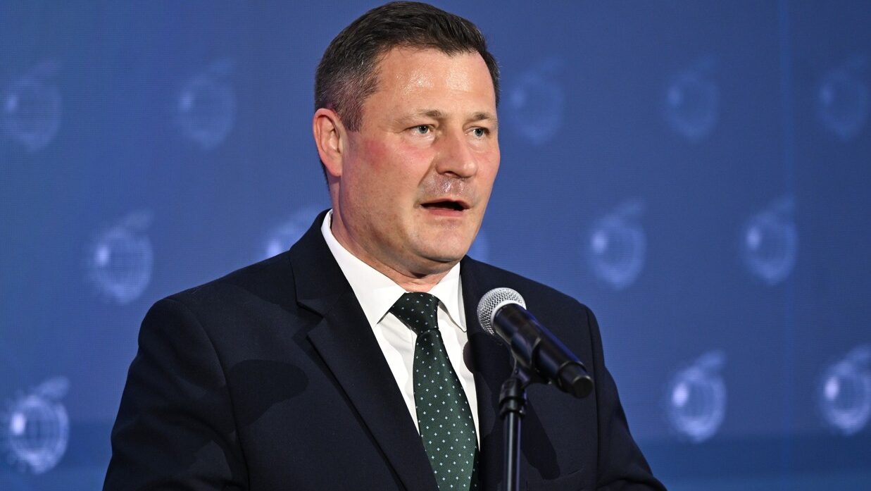 Warszawa, 16.06.2025. Minister rozwoju i technologii Krzysztof Paszyk na Forum Bezpieczeństwa Europy Środkowej i Wschodniej „Razem dla bezpiecznej Europy” na Uniwersytecie Warszawskim, 16 bm. (aldg) PAP/Radek Pietruszka