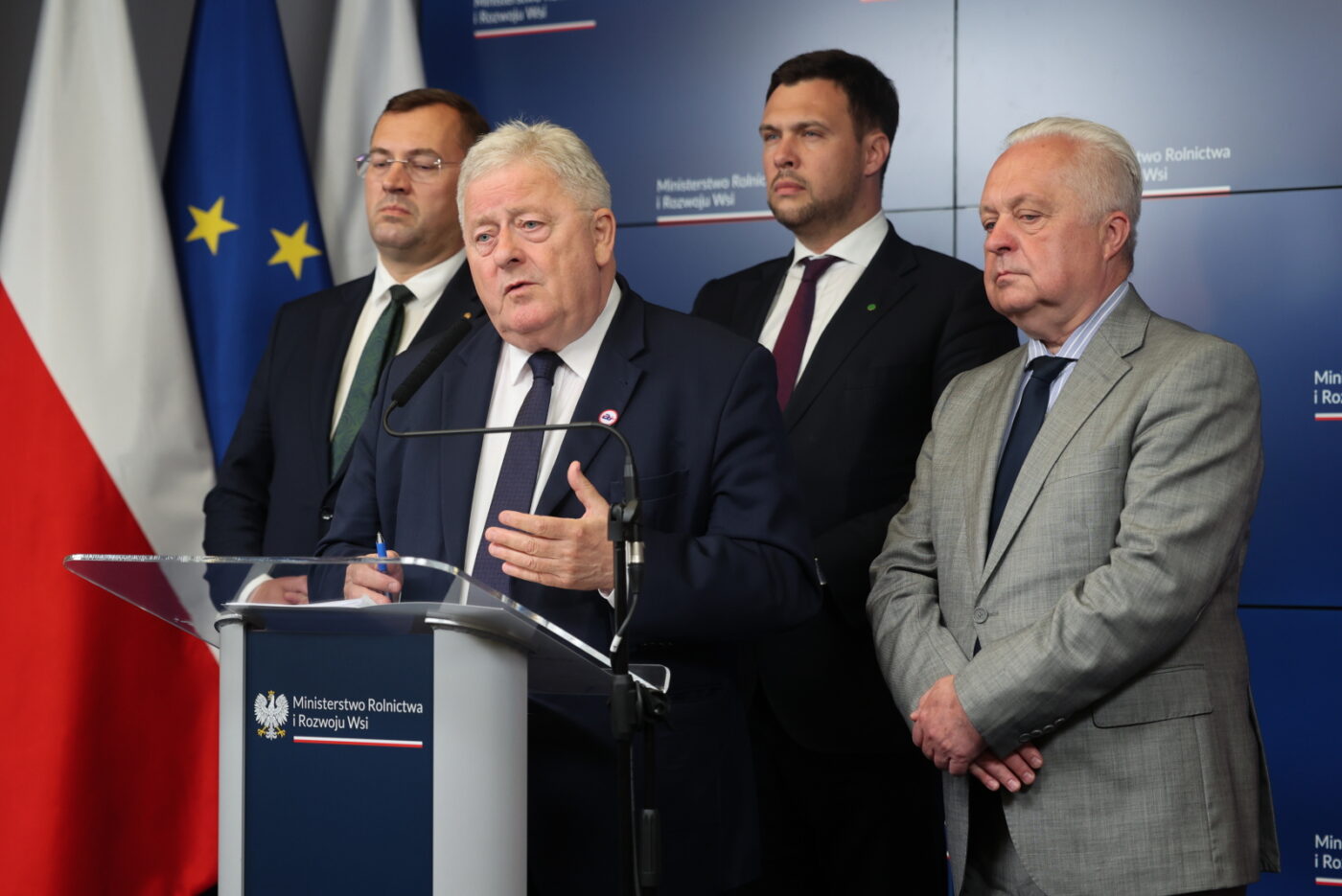 Minister rolnictwa i rozwoju wsi Czesław Siekierski oraz wiceministrowie rolnictwa i rozwoju wsi: Jacek Czerniak, Adam Nowak i Stefan Krajewski foto: PAP/Szymon Pulcyn
