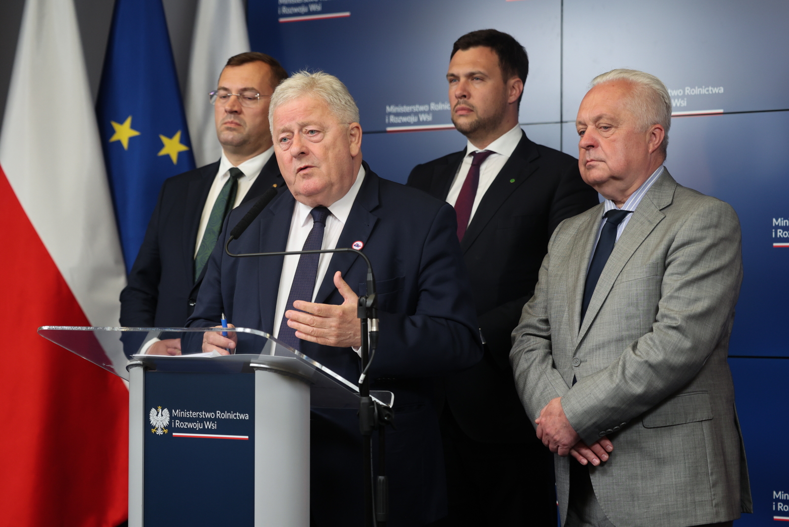 Minister rolnictwa i rozwoju wsi Czesław Siekierski oraz wiceministrowie rolnictwa i rozwoju wsi: Jacek Czerniak, Adam Nowak i Stefan Krajewski foto: PAP/Szymon Pulcyn