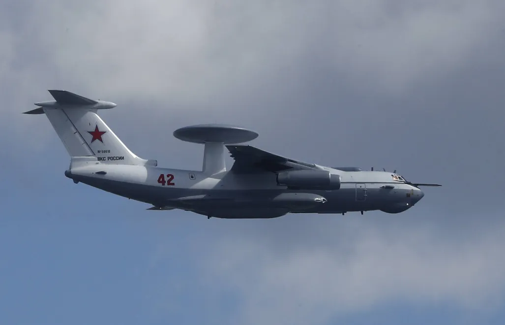 Rosyjski samolot A-50 (zdjęcie ilustracyjne). Fot. EPA/SERGEI ILNITSKY